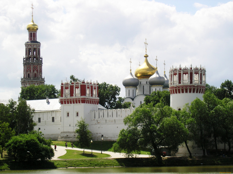 5 самых красивых монастырей Москвы, которые нужно посетить хотя бы раз в жизни m