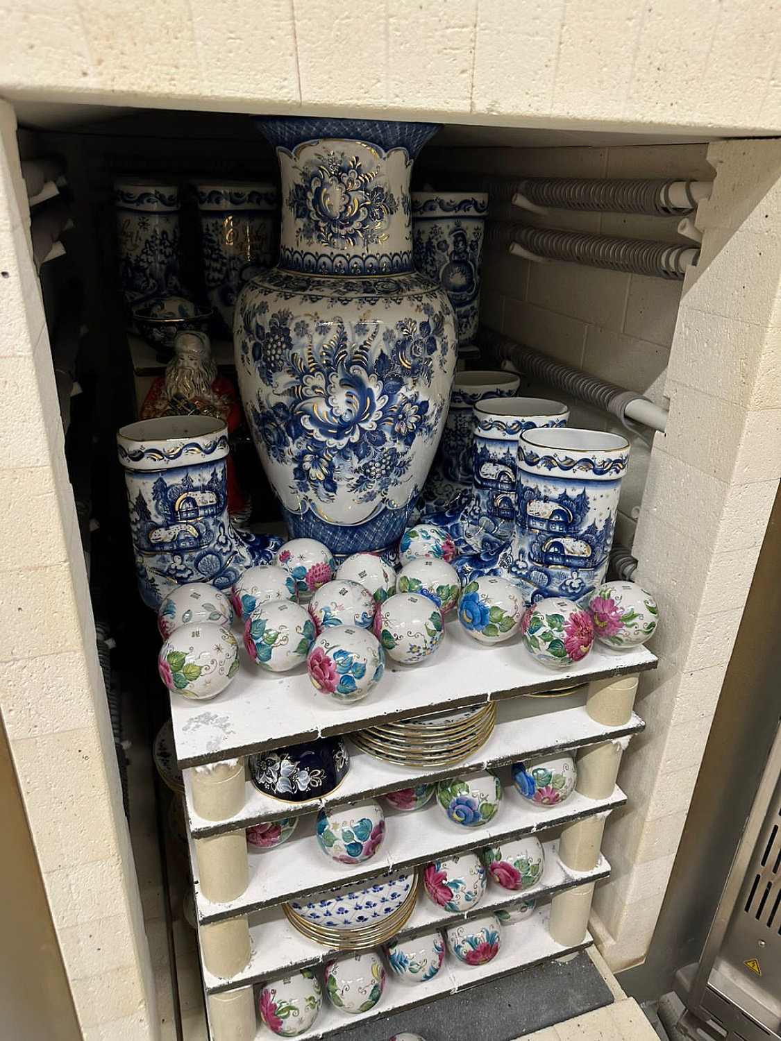 При участии ФАУ «РосКапСтрой» продолжается реконструкция производственных корпусов группы компаний Гжель