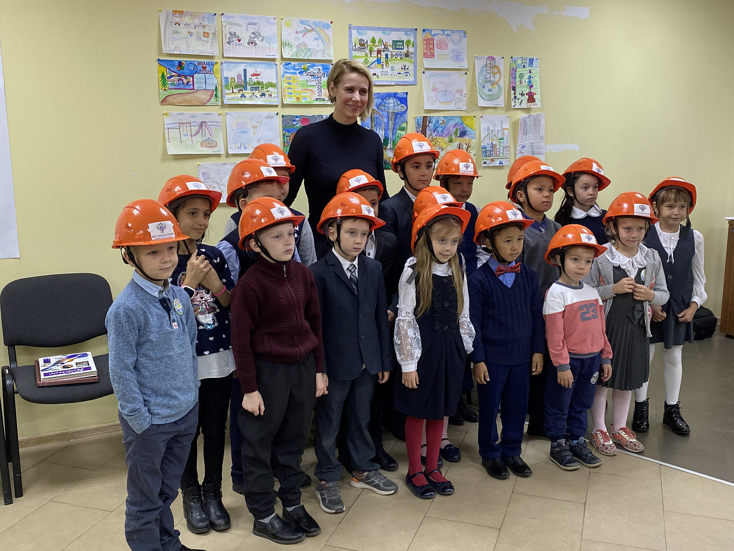 08 сентября Юлия Максимова наградила финалистов и участников конкурса детского рисунка «Строим Тулун будущего!»