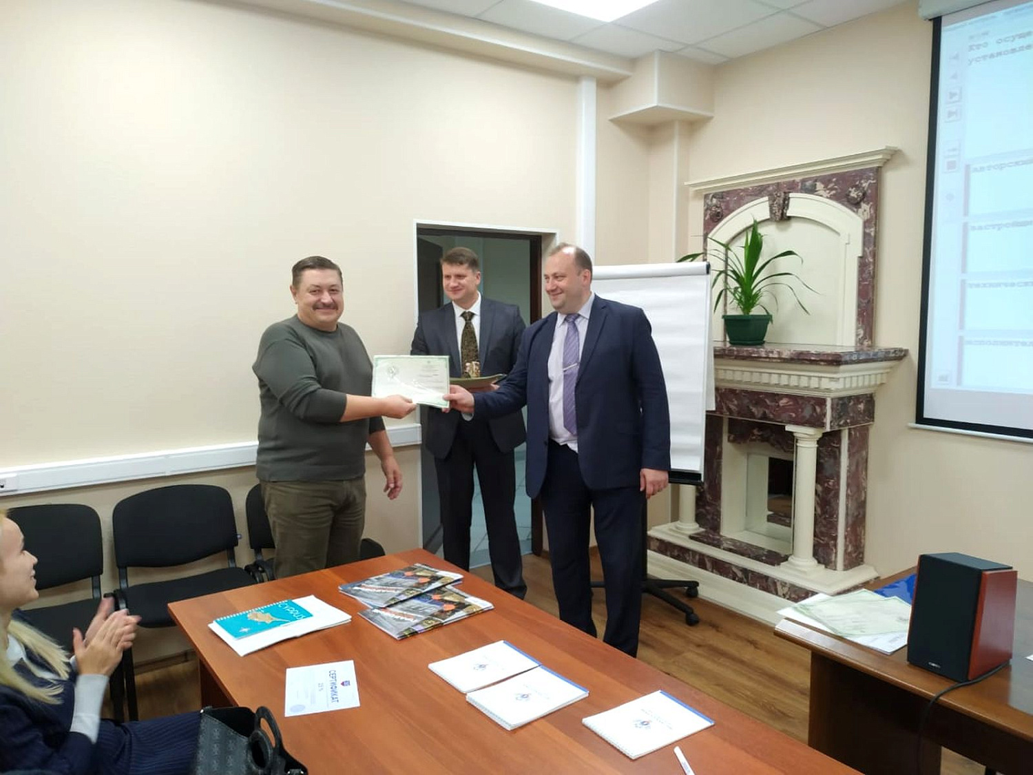 С 16 сентября ФАУ «Роскапстрой» и АНО ДПО «Профессорская Академия образования» проводят второй образовательный семинар по курсу «Строительный контроль при реконструкции и капитальном ремонте, в том числе контроль объектов культурного наследия»